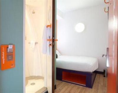 фото отеля Easy Hotel Glasgow City