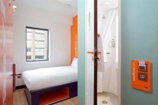 фото отеля Easy Hotel Glasgow City