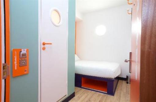 фото отеля Easy Hotel Glasgow City
