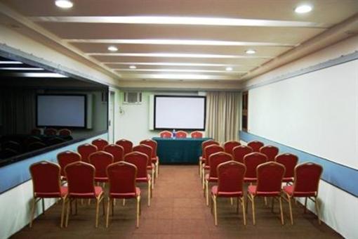 фото отеля Hotel Raviraj Pune