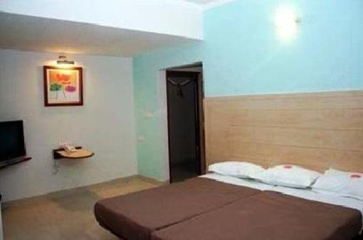 фото отеля Hotel Raviraj Pune