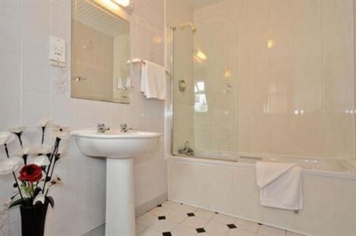 фото отеля College Crest Guest House Galway
