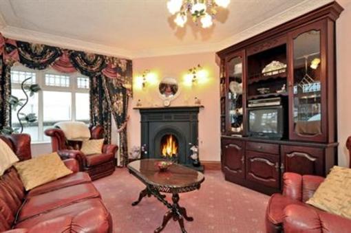 фото отеля College Crest Guest House Galway