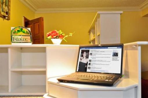 фото отеля College Crest Guest House Galway