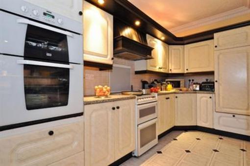 фото отеля College Crest Guest House Galway