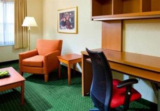 фото отеля Towneplace Suites Falls Church