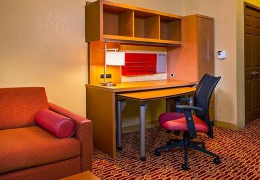 фото отеля Towneplace Suites Falls Church
