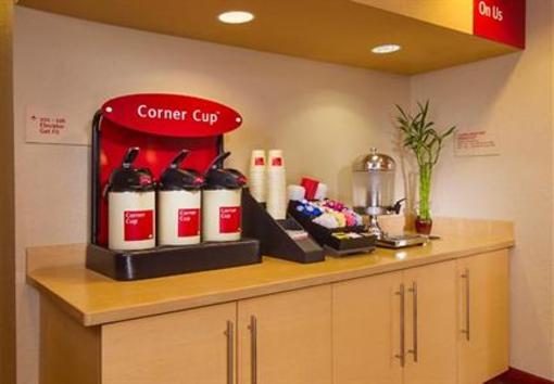 фото отеля Towneplace Suites Falls Church