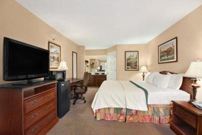 фото отеля Baymont Inn & Suites Cleveland