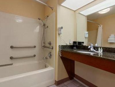 фото отеля Baymont Inn & Suites Cleveland