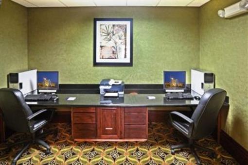 фото отеля Holiday Inn Express Hotel & Suites McAlester