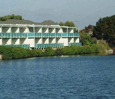 фото отеля Coral Reef Inn & Suites