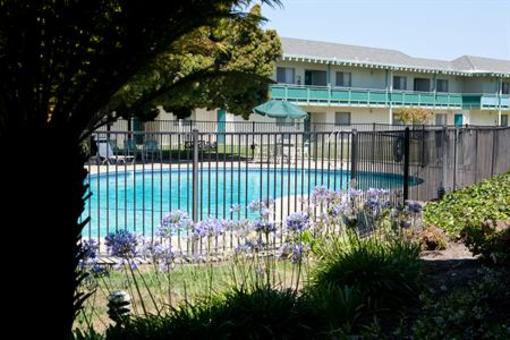 фото отеля Coral Reef Inn & Suites