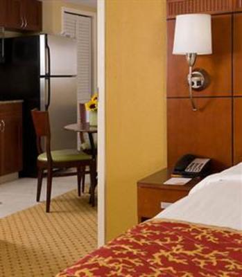 фото отеля Courtyard Miami Coral Gables