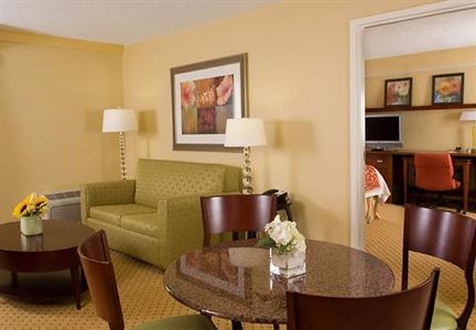 фото отеля Courtyard Miami Coral Gables