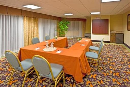 фото отеля Holiday Inn Express Clearwater East - ICOT Center