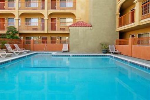 фото отеля Crimson Hotel