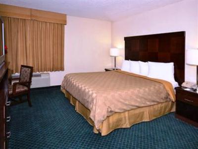 фото отеля Rodeway Inn & Suites Bakersfield