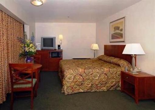 фото отеля Rodeway Inn & Suites Bakersfield