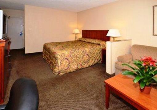 фото отеля Rodeway Inn & Suites Bakersfield