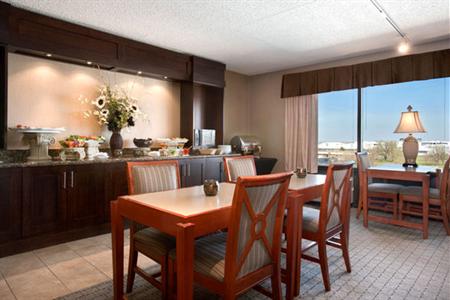 фото отеля Hilton Wichita Airport