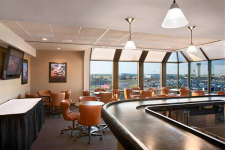фото отеля Hilton Wichita Airport