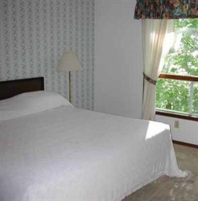 фото отеля Birch Cliff Lodge on Baptiste Lake