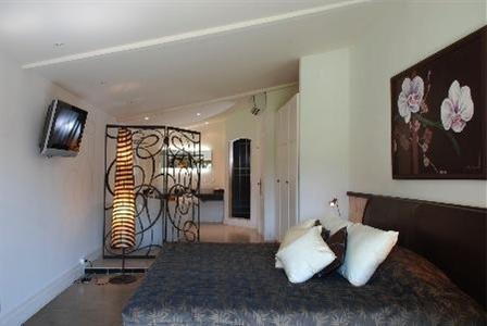 фото отеля Hotel Du Clos Le Rouret