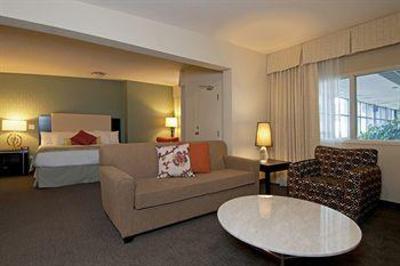 фото отеля Travelodge Hotel Mountview Kamloops