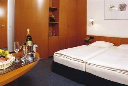 фото отеля BEST WESTERN Premier Hotel Am Borsigturm