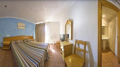 фото отеля Hostal Adelino Ibiza