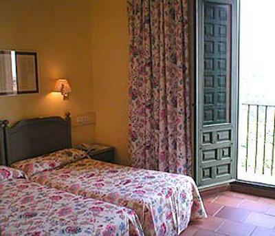 фото отеля Hotel Leonor de Aquitania