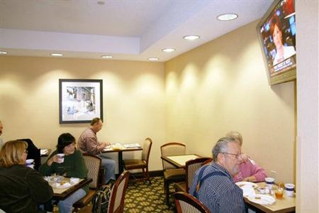 фото отеля Hampton Inn Cedar Rapids