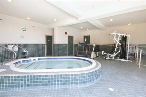 фото отеля Howard Johnson Suites Victoria