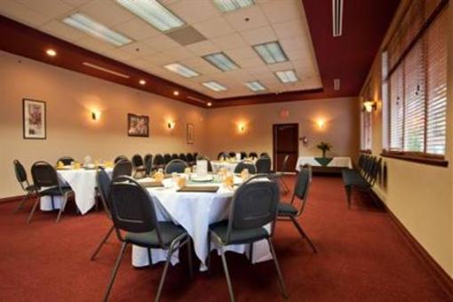 фото отеля Howard Johnson Suites Victoria