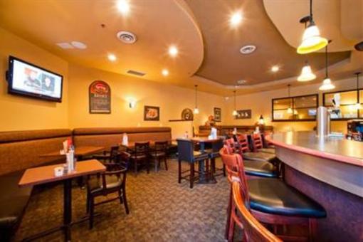 фото отеля Howard Johnson Suites Victoria
