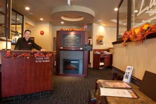 фото отеля Howard Johnson Suites Victoria