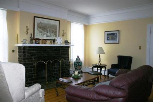 фото отеля Hill Road Manor B&B