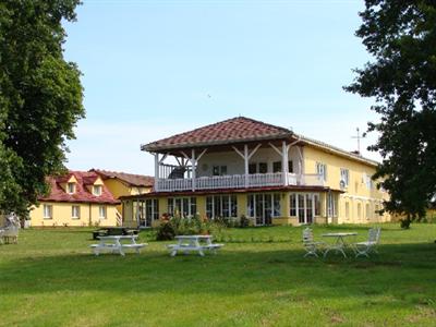 фото отеля Pensjonat Stadnina Red Lion Farm Hotel Swierzno
