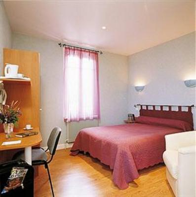 фото отеля Logis Hotel De Paris Jaligny-sur-Besbre