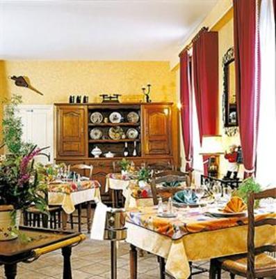 фото отеля Logis Hotel De Paris Jaligny-sur-Besbre
