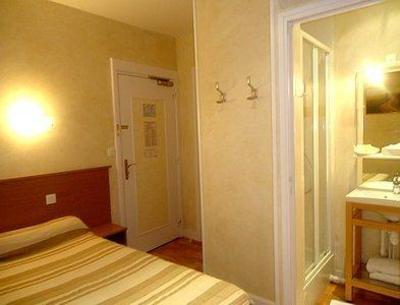 фото отеля Logis Hotel De Paris Jaligny-sur-Besbre