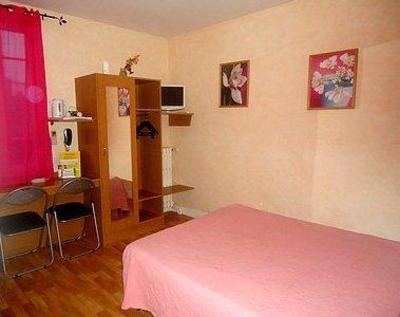 фото отеля Logis Hotel De Paris Jaligny-sur-Besbre