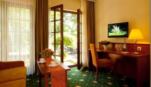 фото отеля Hotel Restaurant Sonnenhof Weyerbusch