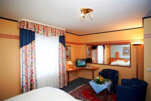 фото отеля Hotel Munsterer Hof Munster-Sarmsheim