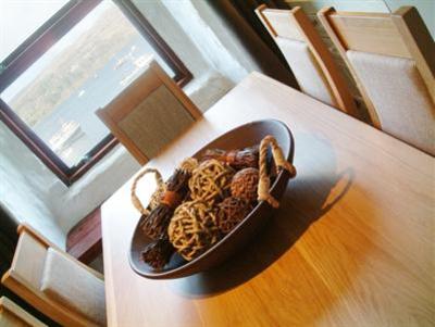 фото отеля Quayside Apartment Portree Isle of Skye