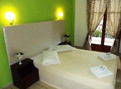 фото отеля Tina Hotel Feakes
