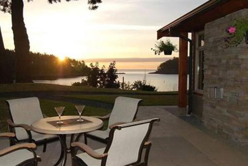 фото отеля Mayne Island Resort