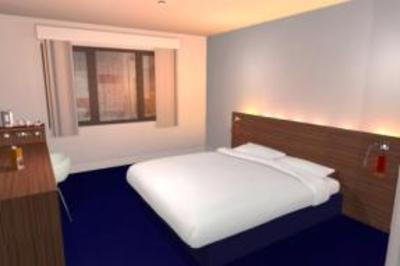 фото отеля Travelodge Newcastle-under-Lyme Central