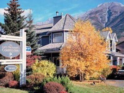 фото отеля Lady Macdonald Country Inn Canmore